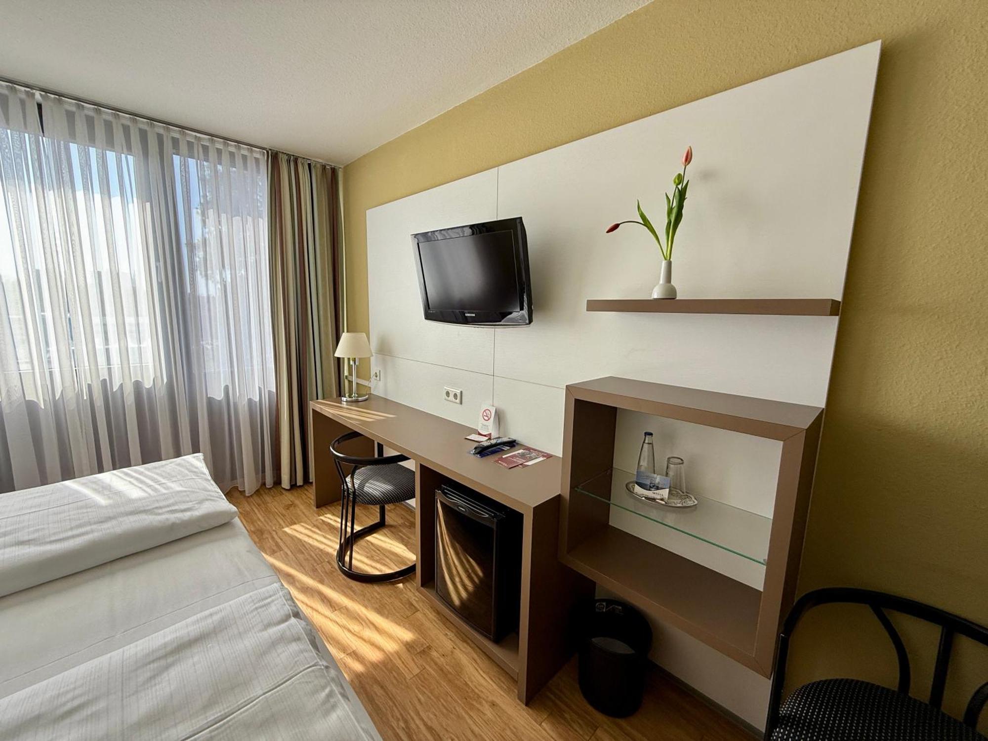 Arvena Messe Hotel Нюрнберг Экстерьер фото
